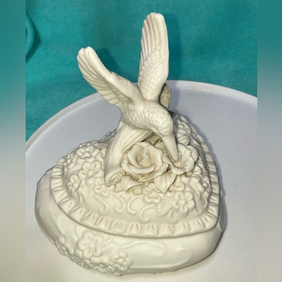VINTAGE HUMMINGBIRD PORCELAIN BOX - Picture 4 of 16